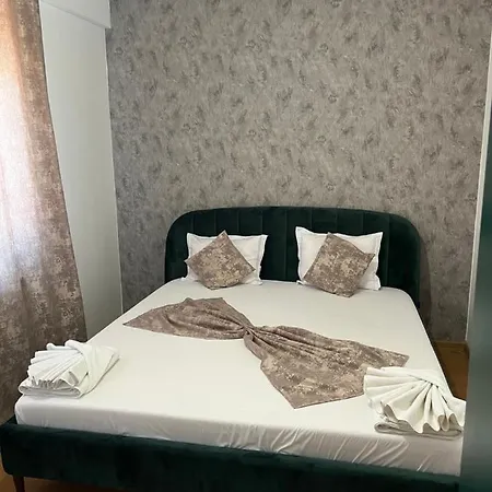 De Lux *